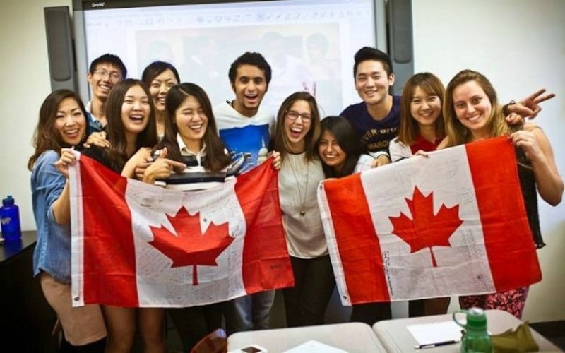 Săn học bổng để tiết kiệm chi phí du học Canada